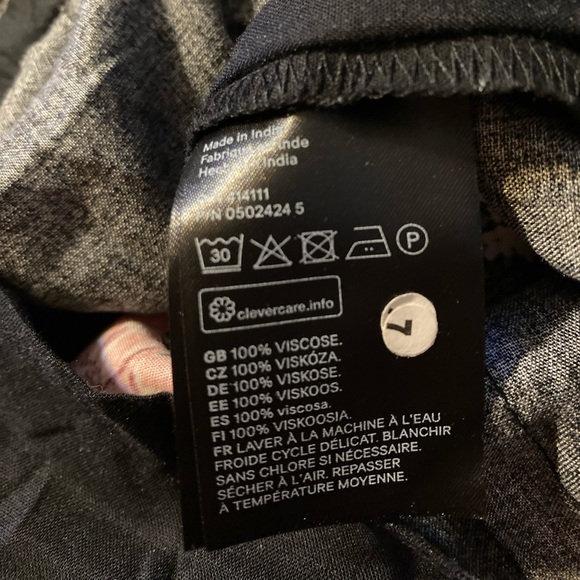 H&M Divided Collection Black Crop Top Floral Print Pink/Blue Flowers 4 - Picture 7 of 7